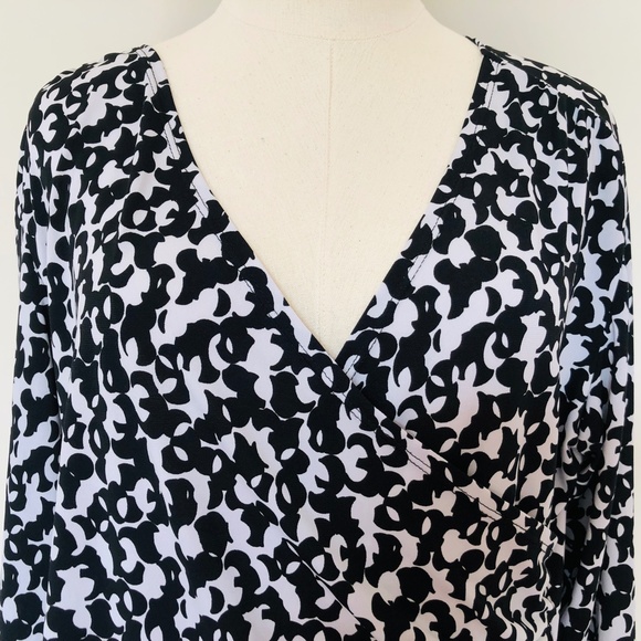 Pullover Stretch Pullover Petite XL Black White V Neck COLDWATER CREEK - Picture 2 of 10